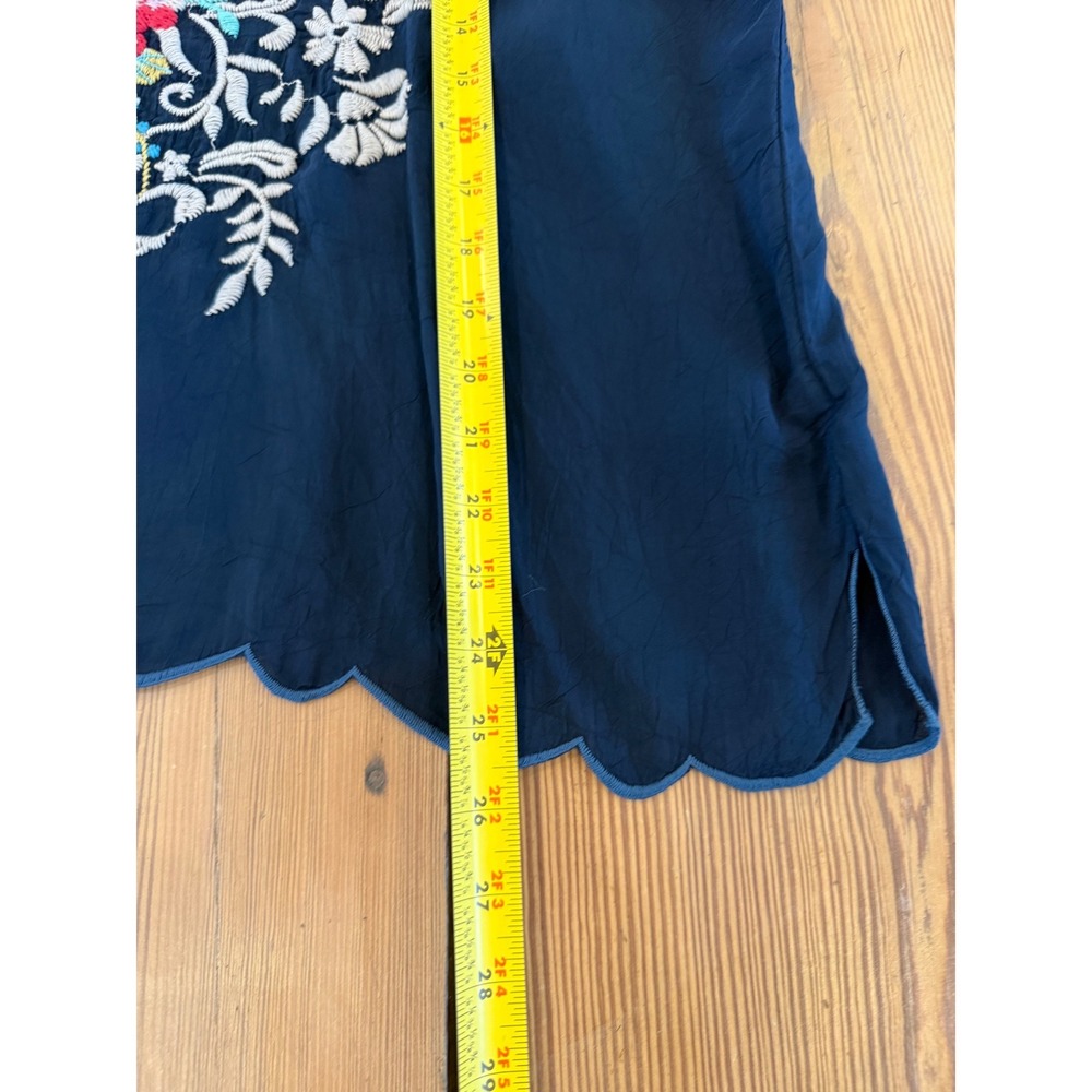 Johnny Was Embroidered Cupra Rayon Blouse Navy Blue Floral V-Neck XS C19620-D5 - Picture 7 of 7